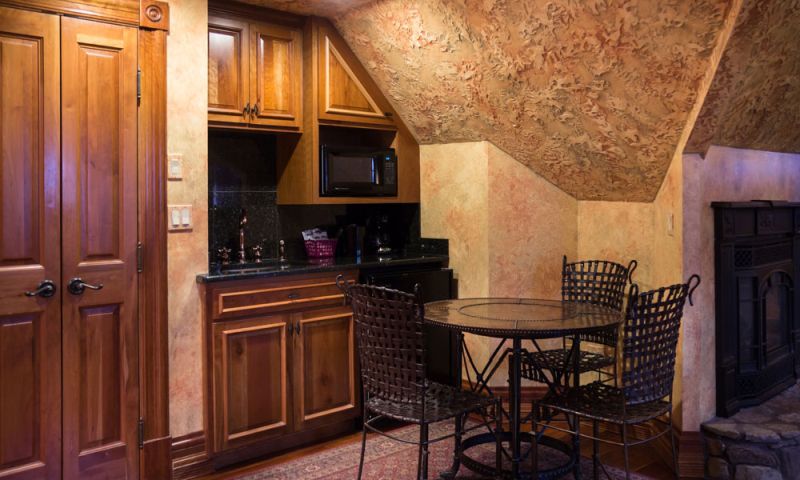 {short description of image}