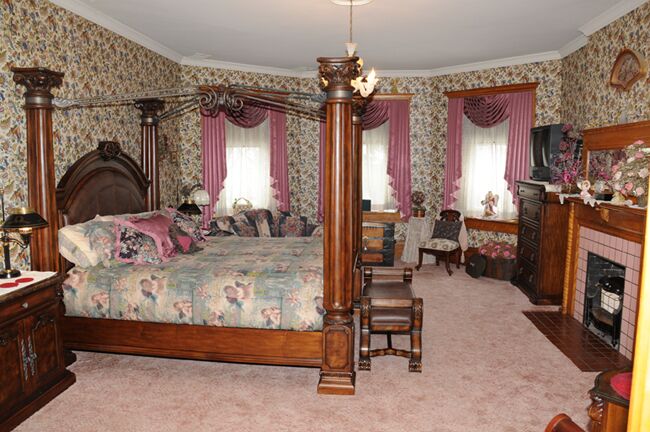 {short description of image}